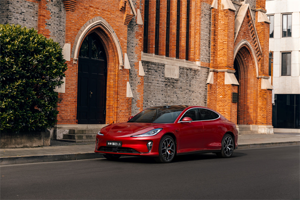 全新智己L6正式发布，预售权益价21.99万元~28.99万元 为都市精致出行而生