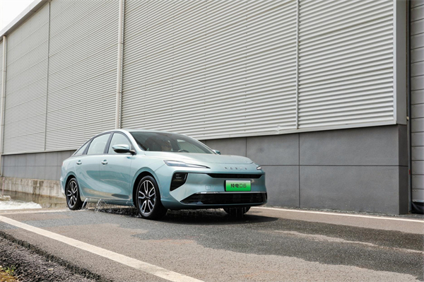 7.98万起！荣威纯电D6上市，A+级市场迎来“价值王者”