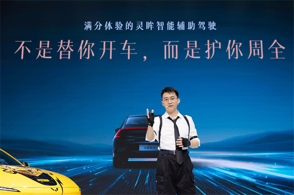 10.98万元起！五菱星光2025款开启预售，携手《和平精英》打造年轻人的智能实战利器！