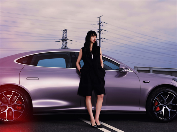 全新智己L6震撼上市，权益价20.49万~26.49万