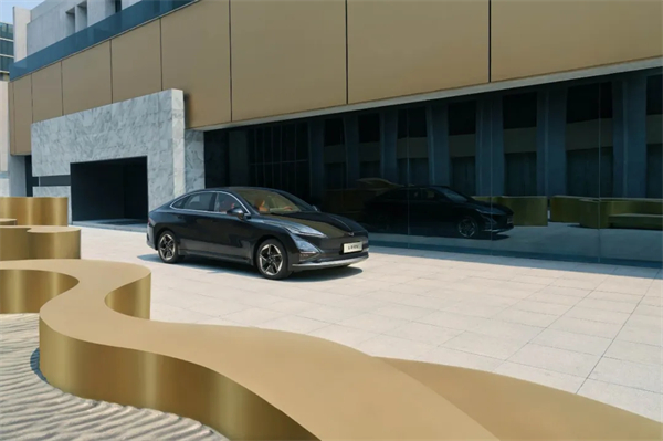 限时先享置换一口价！「10万级600续航中级轿车」五菱星光2025款正式上市！