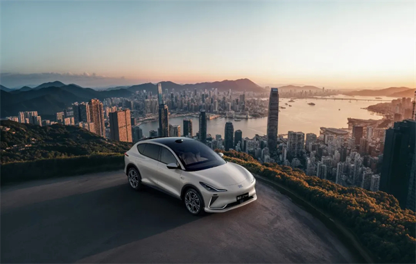 智己LS7焕新版上市，限时权益价32.99万元